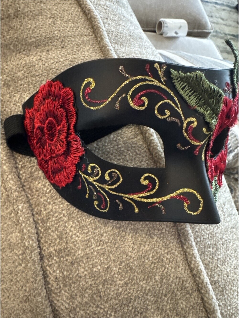 Masquerade Mask Roses - Picture 3 of 9